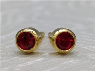 RED DOT Synthetic Stone 21K GOLD Stud Earrings 21K Yellow Gold 0.7g w/ Backings